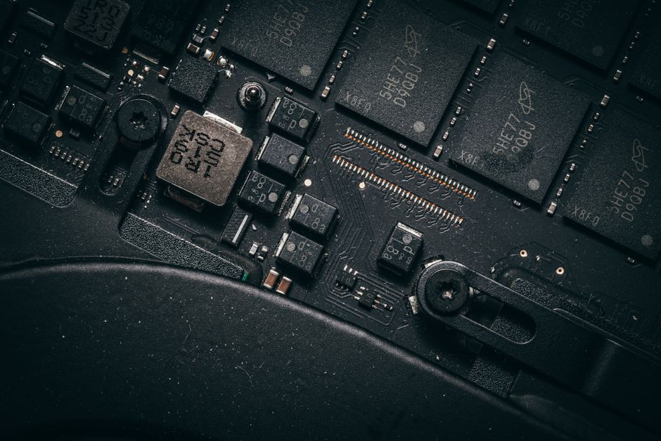 De Essentie van Elektriciteit: Spanning, Stroom, Weerstand Uitgelegd