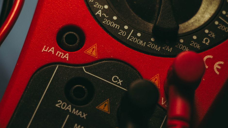 Multimeter Gebruiken: De Complete Gids voor Beginners & Gevorderden